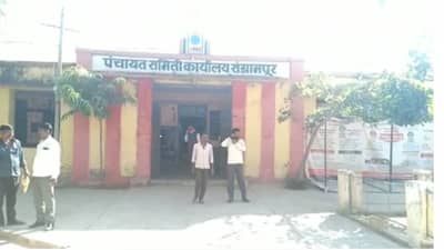 Party | पंचायत समितीच्या BDO सह ग्रामसेकवकांची ओली पार्टी, बुलडाण्याच्या संग्रामपुरचा व्हिडिओ व्हायरल