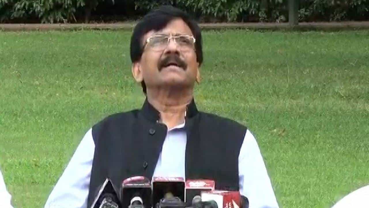 Sanjay Raut : भाजपला चेकमेट देण्यासाठी उद्धव ठाकरे ॲक्शन मोडमध्ये?, महाराष्ट्राबाहेरही झंझावाती दौरा करणार; राऊतांनी केली मोठी घोषणा