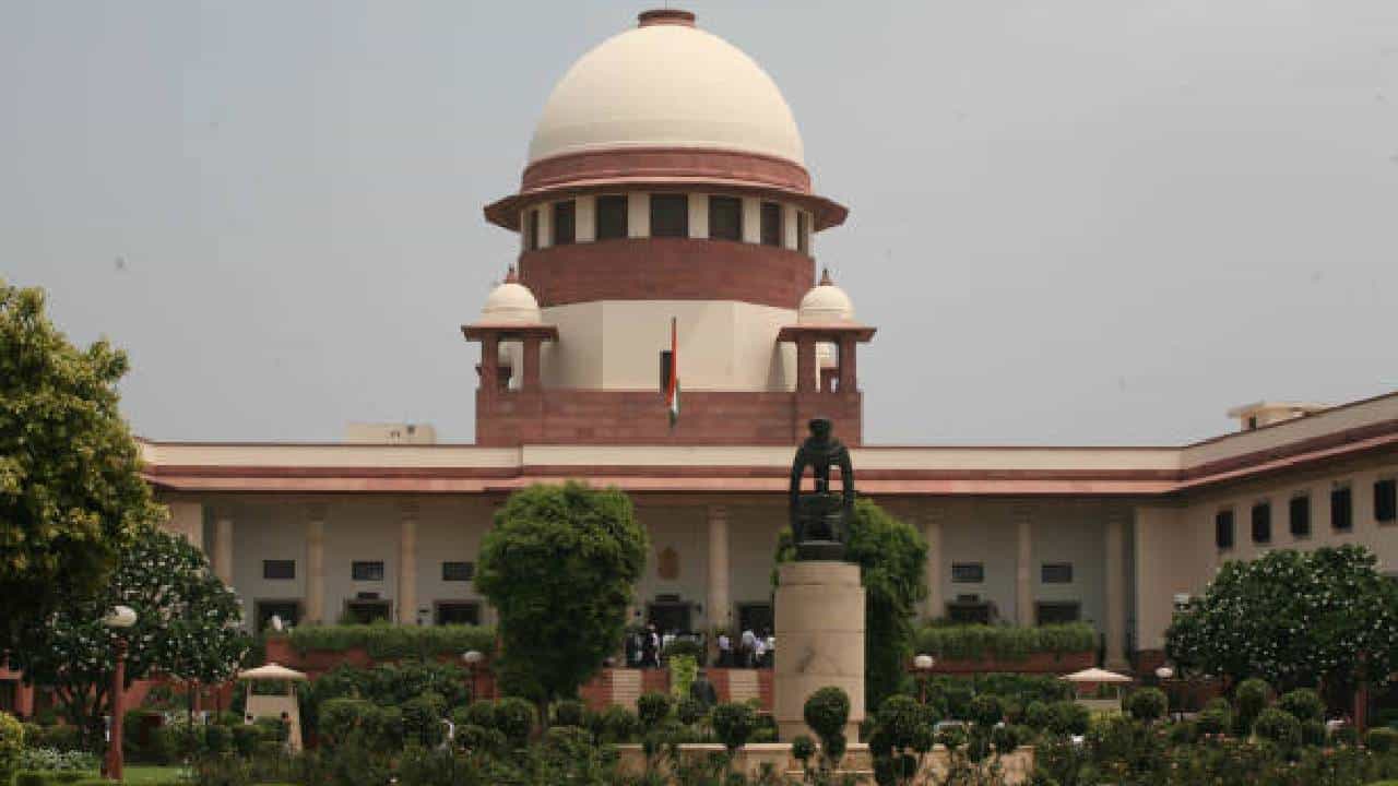 Corona | कोरोनामुळे मृत्यू झालेल्यांच्या कुटुंबियांना वेळ न घालवता भरपाई द्या, सुप्रीम कोर्टाचा राज्य सरकारांना आदेश!
