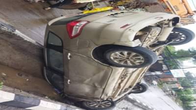 Car accident : पुणे -सातारा महामार्गावर कारचा अपघात; सुदैवानं जीवितहानी टळली