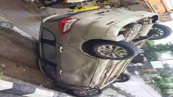 Car accident : पुणे -सातारा महामार्गावर कारचा अपघात; सुदैवानं जीवितहानी टळली