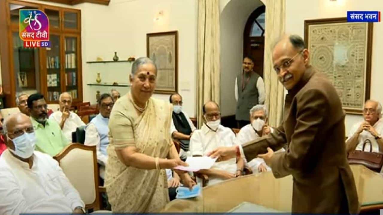 Margaret Alva| उपराष्ट्रपती पदासाठी विरोधकांकडून मार्गारेट अल्वांचा उमेदवारी अर्ज दाखल, राहुल गांधी, मल्लिकार्जून खरगे, शरद पवारांची उपस्थिती