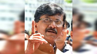 Sanjay Raut : महाराष्ट्र पुरात बुडत असताना मुख्यमंत्री दिल्लीत काय करतायत? संजय राऊत यांचा एकनाथ शिंदेंना सवाल, म्हणाले...