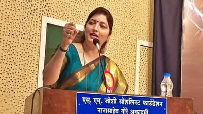 Rupali Chakankar : ‘महिला आयोग आपल्या दारी’तून सुटणार महिलांच्या अडचणी, उपक्रम काय? रुपाली चाकणकरांनी सविस्तर सांगितलं