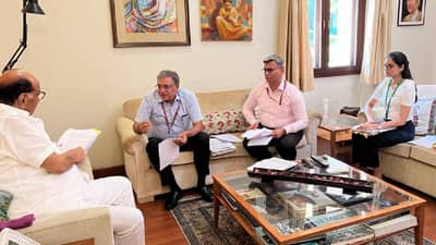 Sharad Pawar : अमित शहांच्या मंत्रालयाचे अधिकारी पवारांच्या दारात, नेमकं काय चर्चा झाली? पवारांनी ट्विटवर सांगितली