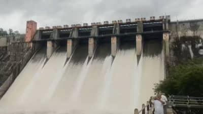 Buldana | हनुमान सागर धरणाचे सहा दरवाजे उघडले, जलविद्युत निर्मिती संच सुरू होण्याची शक्यता!