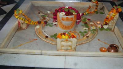 Shravan 2022: 850 वर्षे जुने राजेश्वर मंदिर, जिथे शिवलिंगाचा रंग बदलतो