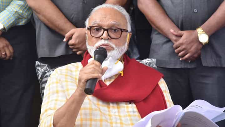 Video : ...म्हणून मी शिवसेनेतून बाहेर पडलो, छगन भुजबळांनी सांगितला 'तो' किस्सा Video : ...म्हणून मी शिवसेनेतून बाहेर पडलो, छगन भुजबळांनी सांगितला 'तो' किस्सा