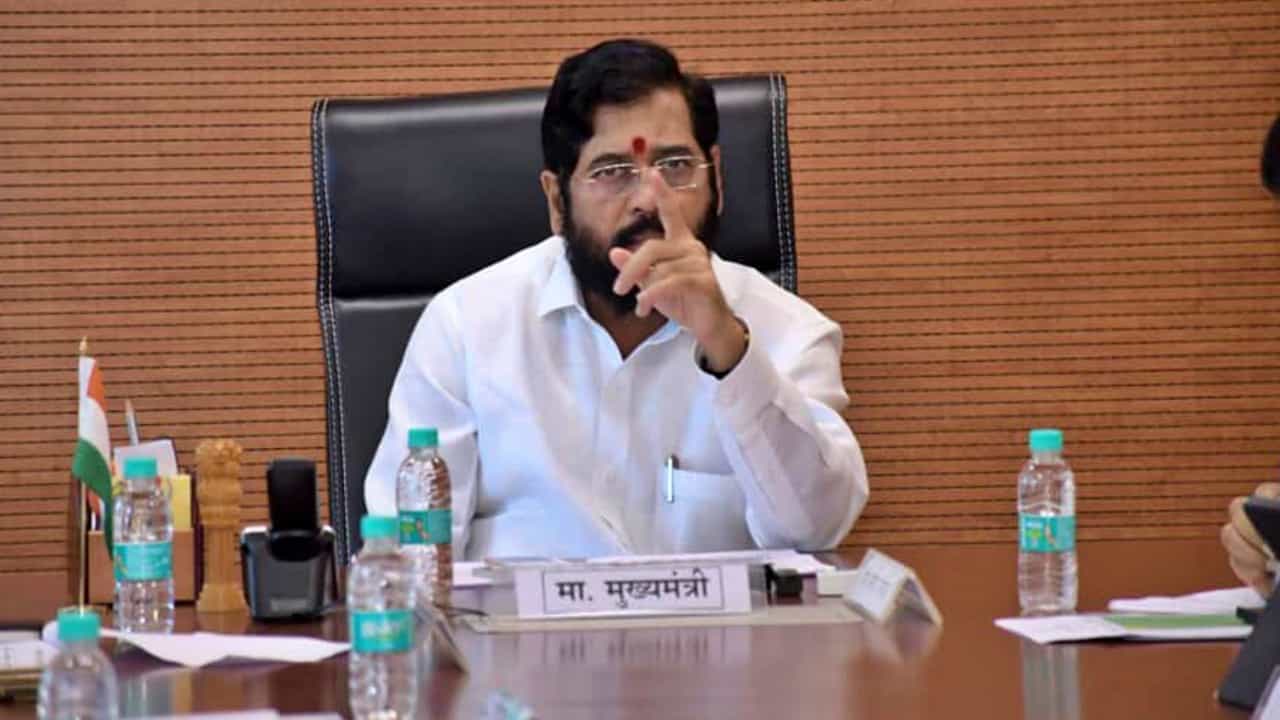 एकनाथ शिंदेंचा उद्धव ठाकरेंना आणखी एक धक्का, आशिष कुमार सिंग यांना हटवून गगराणींना मुख्य अपर सचिव म्हणून नेमलं