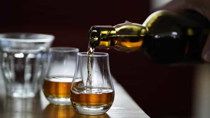 Alcohol Drinking : रविवारी रात्री दारु प्यायले, बुधवारी सकाळी दारु प्यायलेल्या सातही जणांचा मृत्यू! खळबळजनक घटना