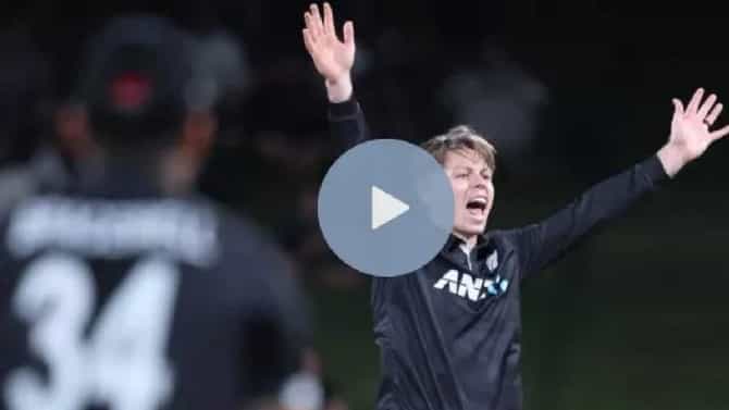 IRE vs NZ : न्यूझीलंडच्या फिरकीपटूचा विक्रम, पहिल्याच षटकात हॅट्ट्रिक घेणारा Michael Bracewell पहिला गोलंदाज, पाहा VIDEO