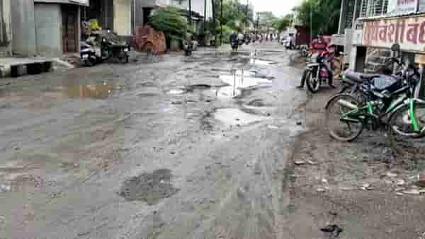 Malegaon Road : काय ते रस्ते.... काय ते खड्डे..... सर्व काही नॉट ओके! पहिल्याच पावसात मालेगावच्या रस्त्यांचे तीनतेरा...