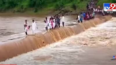 Nashik | शिक्षणासाठी जीव धोक्यात, विद्यार्थ्यांची जिद्द, पण प्रशासनाला हाय लागणार, नाशिकच्या सुरगाणा तालुक्यात या स्थितीसाठी कोण जबाबदार?