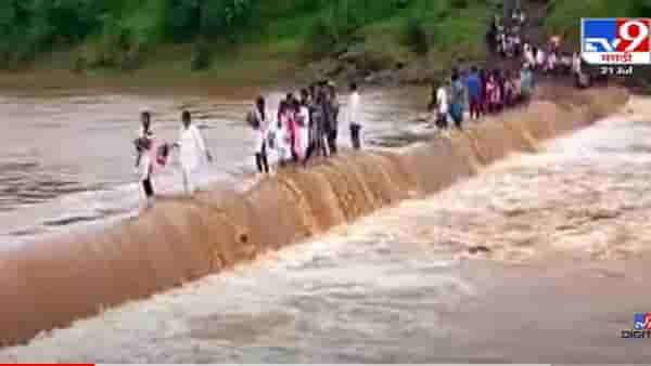 Nashik | शिक्षणासाठी जीव धोक्यात, विद्यार्थ्यांची जिद्द, पण प्रशासनाला हाय लागणार, नाशिकच्या सुरगाणा तालुक्यात या स्थितीसाठी कोण जबाबदार?