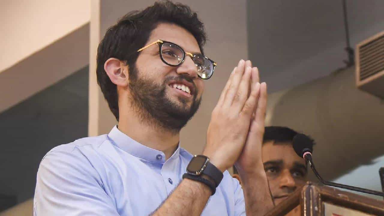 Aditya Thackeray Nashik | आदित्य ठाकरेंनी उभारलेला शेंद्रीपाडा येथील पूल वाहून गेला, पुन्हा एकदा पाण्यासाठी महिलांचा जीवघेणा प्रवास सुरूच