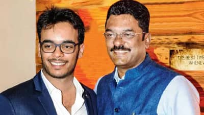 Purvesh Sarnaik : मोठी बातमी! प्रताप सरनाईक यांचे पुत्र पुर्वेश सरनाईक यांची युवासेनेतून हकालपट्टी