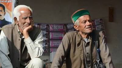 Indian Railway News: ज्येष्ठ नागरिकांना रेल्वे तिकीटात सूट नाहीच ! रेल्वे मंत्र्यांनी केले स्पष्ट