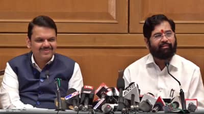 Cm Eknath Shinde : फडणवीसांच्या हस्तक्षेपामुळे राज्याचा अपमान, मुख्यमंत्र्यांनी पत्रकार परिषदा घेणं बंद करावं, राष्ट्रवादीचा नेमका आक्षेप काय?