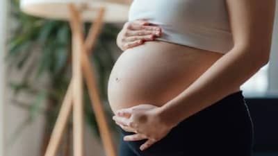Pregnancy: पहिल्या प्रेग्नन्सीमध्ये या कारणांमुळे घाबरु शकतो जीव, अशी घ्या काळजी !