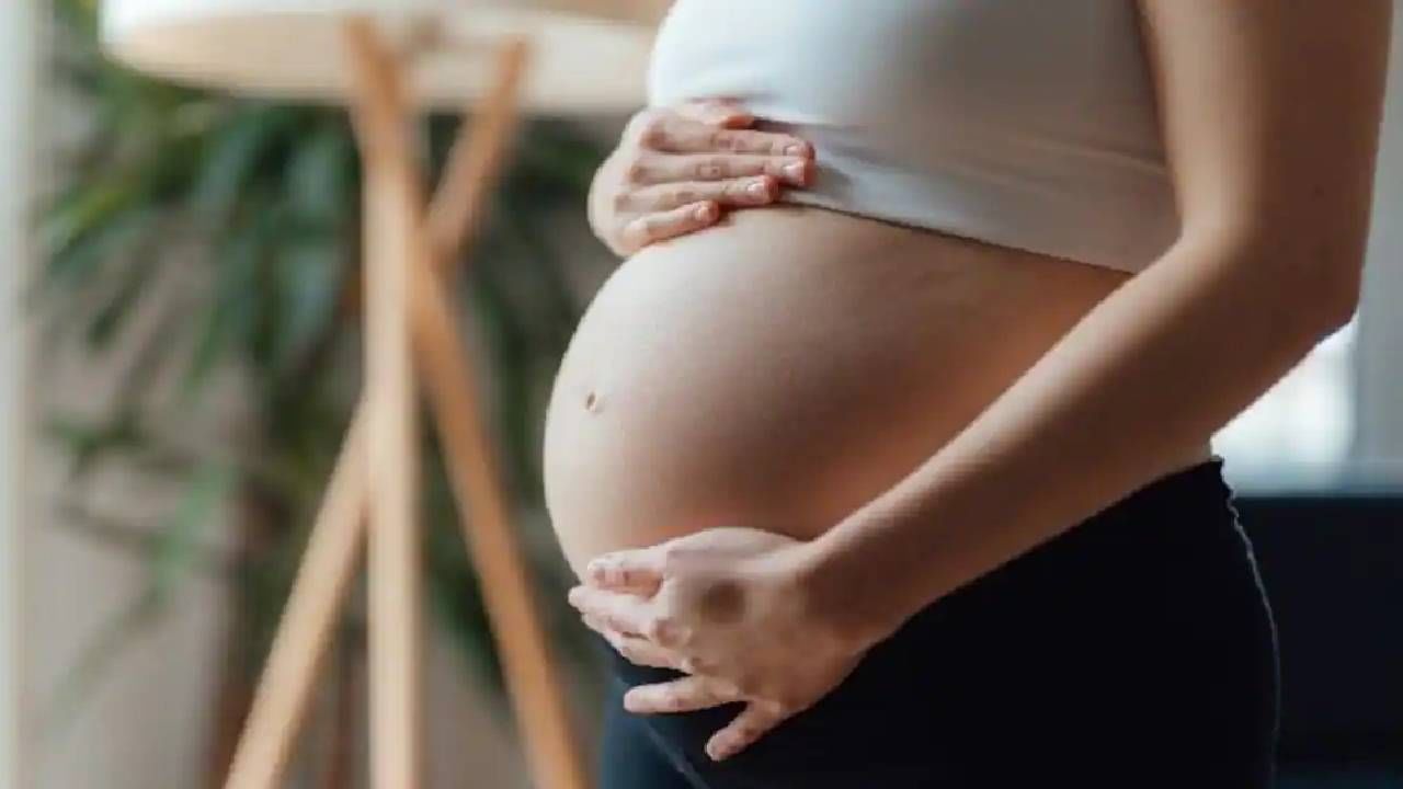 Pregnancy: पहिल्या प्रेग्नन्सीमध्ये 'या' कारणांमुळे घाबरु शकतो जीव, अशी घ्या काळजी !