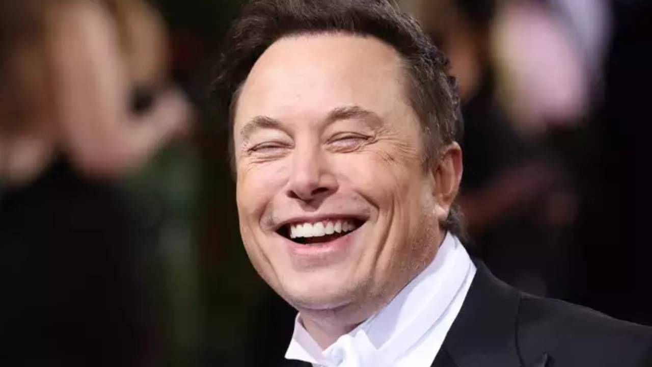 Elon Musk | मी तर हजारदा शर्ट काढेल! जगातील धनाढ्याला काढायचे शर्टलेस फोटो, कोर्टकचेरीच्या फेऱ्यातही एलन मस्कची टिवटिव