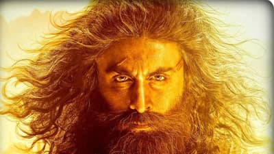 Shamshera Review: कसा आहे बाप होणाऱ्या रणबीर कपूरचा शमशेरा? तरण आदर्शची रेटींग आलियाचीही झोप उडवेल!