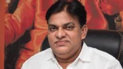 नवनिर्वाचित आयुक्तांचे आधी फेटा बांधून स्वागत; नंतर विश्वनाथ भोईर म्हणतात, हे आपल्याच गटातील आहेत...