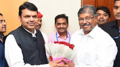 Devendra Fadnavis Birthday : मी पुन्हा येईनची चेष्टा केली, पण ते पुन्हा आलेत, चंद्रकांत पाटलांचा विरोधकांना टोला, वाढदिवशी फडणवीसांचं तोंडभरुन कौतुक