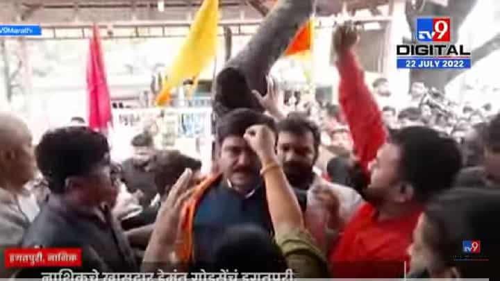शिवसेना खासदार हेमंत गोडसे यांची नाशिकमध्ये शक्ती प्रदर्शन शिवसेना खासदार हेमंत गोडसे यांची नाशिकमध्ये शक्ती प्रदर्शन
