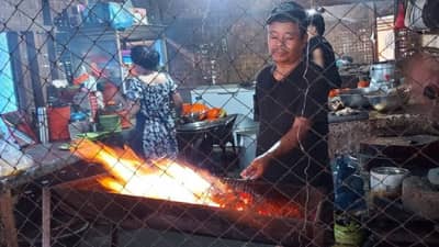 Dog Meat: ज्याचं त्याचं खाणं.. इंडोनेशियात कुत्र्यांचे मांस प्रचंड लोकप्रिय, सप्लायर हैराण, देशातील कुत्र्यांच्या संख्येवर होतोय परिणाम