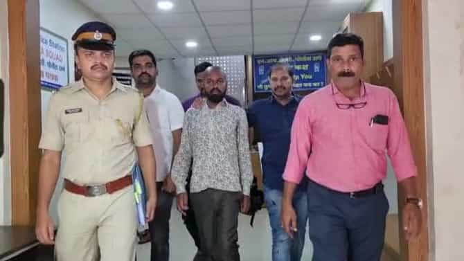 Mumbai Crime : महिलांचे अश्लील व्हिडिओ पाठवायचा, ब्लॅकमेल करुन शरीरसुखाची मागणी करणाऱ्या नराधमाला अटक