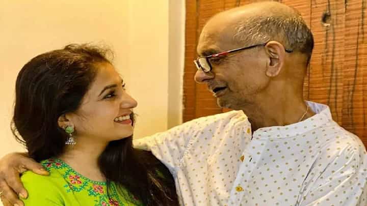 Video : बाबा, या आनंदाच्या क्षणी बाबा तुम्ही हवे होता, राष्ट्रीय पुरस्कार जाहीर होताच सायली संजीव भावूक Video : बाबा, या आनंदाच्या क्षणी बाबा तुम्ही हवे होता, राष्ट्रीय पुरस्कार जाहीर होताच सायली संजीव भावूक