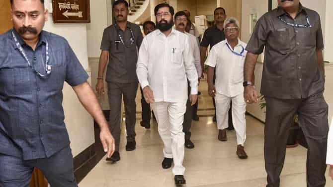 Cabinet Expansion: मंत्रिपद मिळवण्यासाठी शिंदे गटातील आमदारांचे शर्थीचे प्रयत्न, मुख्यमंत्र्यांच्या दालनात रंगली चाय पे चर्चा