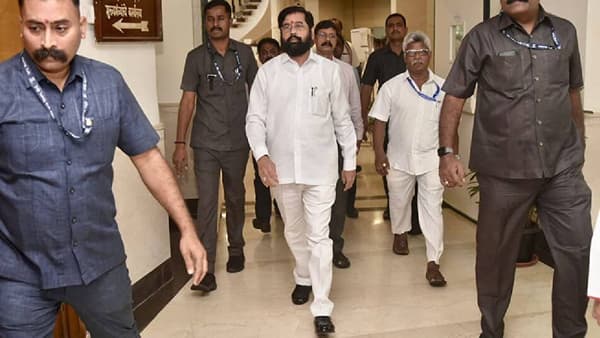 Cabinet Expansion: मंत्रिपद मिळवण्यासाठी शिंदे गटातील आमदारांचे शर्थीचे प्रयत्न, मुख्यमंत्र्यांच्या दालनात रंगली चाय पे चर्चा