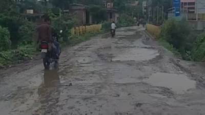 Beed : राजकारण करा, पण परळीच्या खड्ड्यांकडेही लक्ष द्या, आमदार धनंजय मुंडेंवर नागरिक संतप्त!