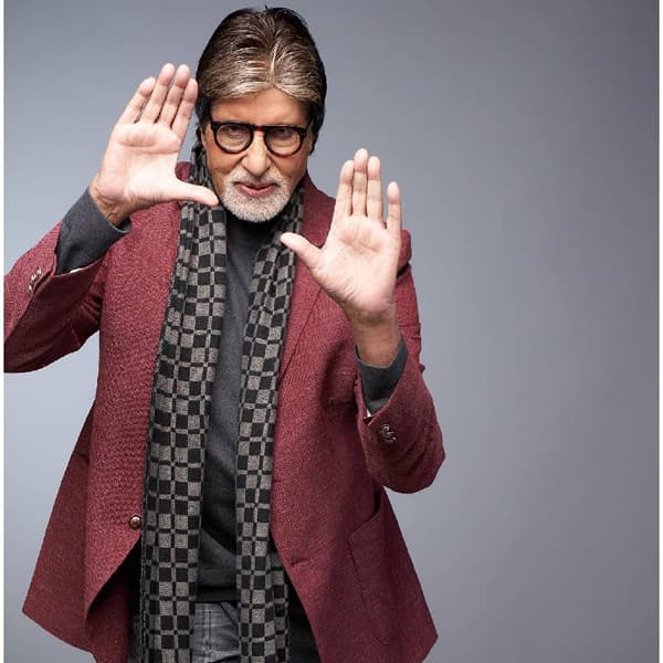 जेष्ठ अभिनेते अमिताभ बच्चन आणि रश्मिका मंदान्ना यांचा 'गुडबाय' ची रिलीज डेट जाहीर करण्यात आली आहे. हा चित्रपट 07 ऑक्टोबर 2022 रोजी जगभरात प्रदर्शित होणार आहे.बिग बी आणि रश्मिका मंदान्ना यांच्याशिवाय या चित्रपटात नीना गुप्ता, पावेल गुलाटी, एली अविराम, सुनील ग्रोव्हर आणि साहिल मेहता यांच्याही प्रमुख भूमिका आहेत.