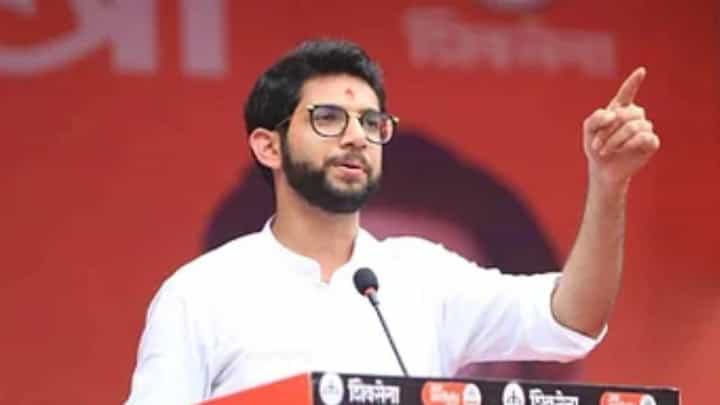 Aditya Thackery | नवं सरकार गद्दारांचं, आदित्य ठाकरे यांची पुन्हा जहरी टीका Aditya Thackery | नवं सरकार गद्दारांचं, आदित्य ठाकरे यांची पुन्हा जहरी टीका