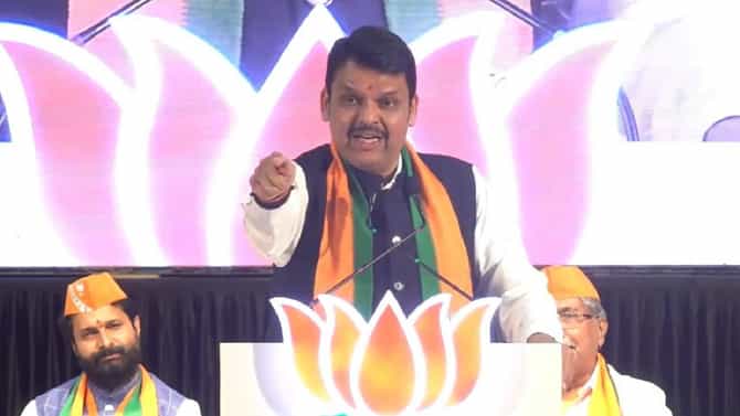 Devendra Fadnavis : सत्तेत सहभागी होताना काहींना त्याग करावाच लागणार, कार्यकारिणी बैठकीत फडणवीसांनी इच्छुकांचे कान टोचले