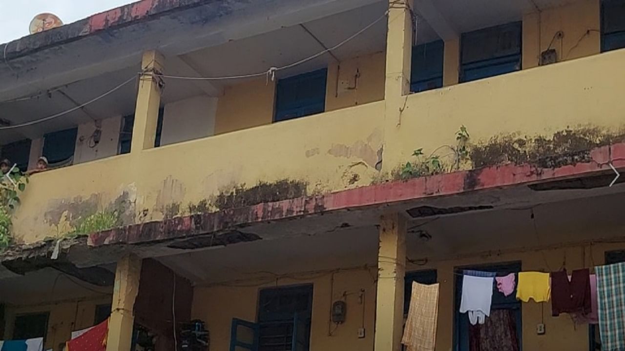 Malegaon Police : पोलीस कुटुंबियांचा जीव धोक्यात, जीर्ण होत आलेल्या इमारतीत धोकादायक स्थितीत; नव्या इमारतीला मिळेना मुहूर्त