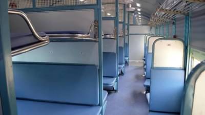 Pune Rape : भयंकर! धावत्या रेल्वेत 14 वर्षांच्या अनाथ मुलीवर बलात्कार, पॅन्ट्रीमधील तिघा कर्मचाऱ्यांचं हैवानी कृत्य