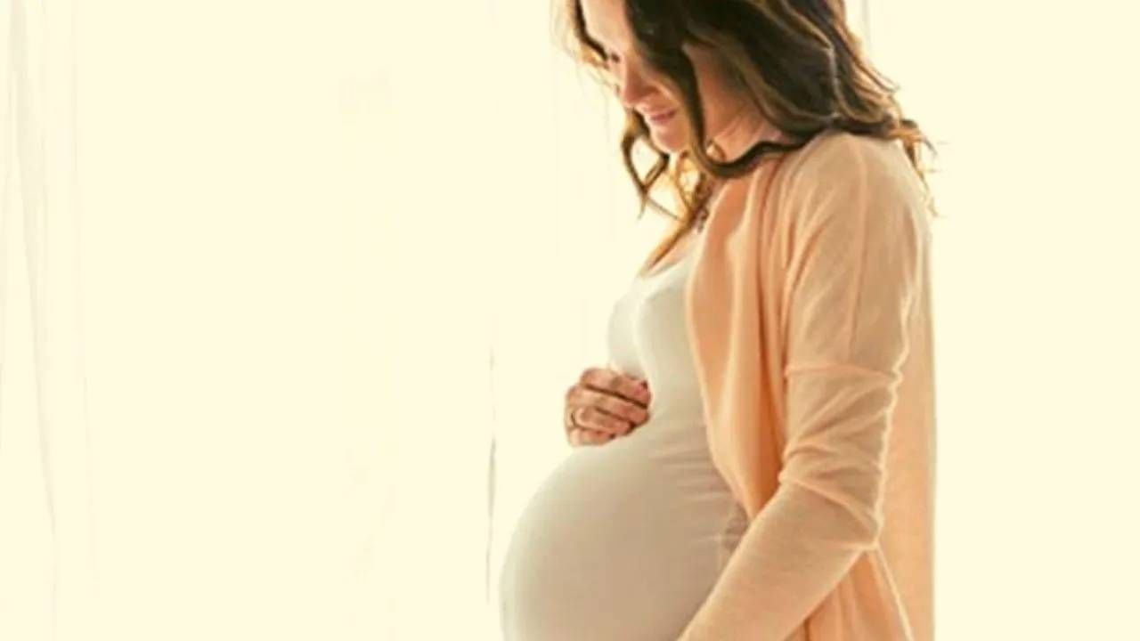 Remove stretch marks : गर्भधारणेनंतर ‘स्ट्रेच मार्क्स’ जात नसतील तर, करा ‘हे’ घरगुती उपाय! Remove stretch marks : गर्भधारणेनंतर ‘स्ट्रेच मार्क्स’ जात नसतील तर, करा ‘हे’ घरगुती उपाय!
