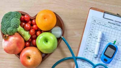 diabetes : मधुमेहाच्या रुग्णांनी अवश्य सेवन करावी ही फळं‌! तुमच्या रक्तातली ‘शुगर लेव्हल’ राहील मेंटेन