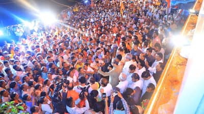 Uddhav Thackeray : वाढदिवसाला फुलांचे गुच्छ नको, सदस्य नोंदणी अर्जांचे, पदाधिकाऱ्यांच्या शपथपत्रांचे गठ्ठे द्या, उद्धव ठाकरेंचा शिवसैनिकांना आदेश