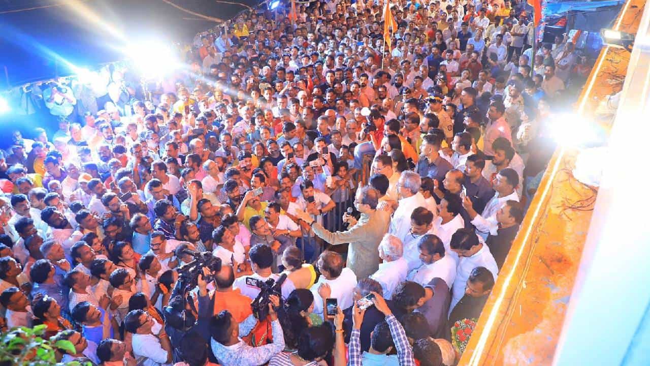 Uddhav Thackeray : वाढदिवसाला फुलांचे गुच्छ नको, सदस्य नोंदणी अर्जांचे, पदाधिकाऱ्यांच्या शपथपत्रांचे गठ्ठे द्या, उद्धव ठाकरेंचा शिवसैनिकांना आदेश