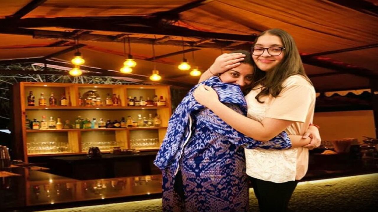 Smriti Irani : स्मृती इराणींच्या मुलीच्या रेस्टॉरंटमध्ये बीफ? प्रकरण पेटलं, काँग्रेसकडून तात्काळ राजीनाम्याची मागणी