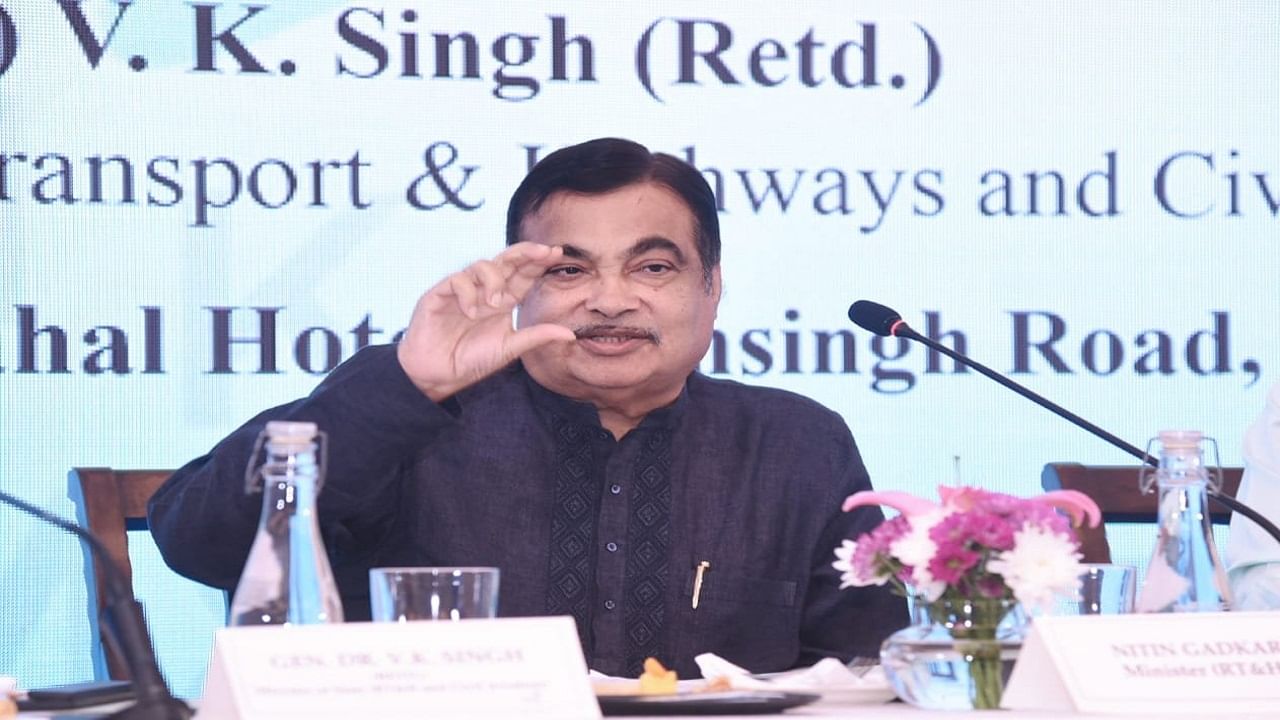 Nitin Gadkari : समाजकारणासाठी गटारी राजकारण सोडण्याची प्रेरणा गडकरींना कुठून मिळाली? सामना अग्रलेखात उत्तर दडलंय!