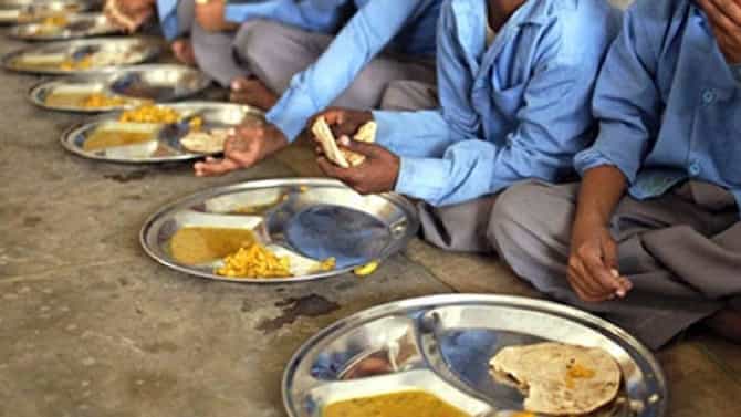 Washim | शालेय पोषण आहारात अळ्या, उंदराच्या लेंड्या, वाशिम जिल्ह्यात बालकांच्या जीवाशी खेळ, शिक्षण विभाग गप्प का?