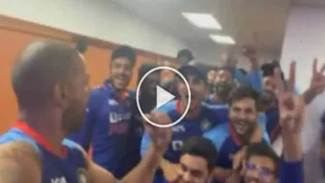 IND vs WI 2nd ODI: कमॉन, सेलिब्रेशन तो बनता हैं, पहा ड्रेसिंग रुम मध्ये टीम इंडियाच्या जोरदार सेलिब्रेशनचा VIDEO