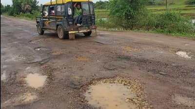 Gadchiroli | गडचिरोली जिल्ह्यातील राष्ट्रीय महामार्गाची चाळण, अपघाताचे प्रमाण वाढले, मुख्यमंत्र्याच्या आदेशाला प्रशासनाने दाखवली केराची टोपली!