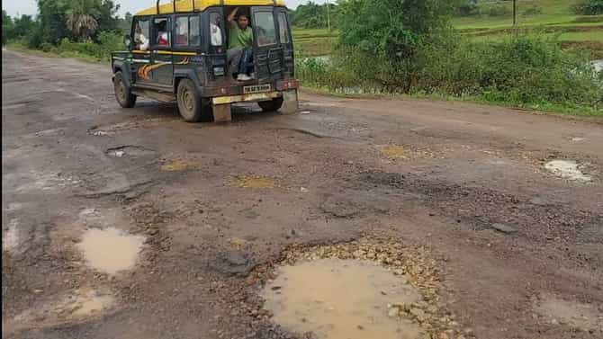 Gadchiroli | गडचिरोली जिल्ह्यातील राष्ट्रीय महामार्गाची चाळण, अपघाताचे प्रमाण वाढले, मुख्यमंत्र्याच्या आदेशाला प्रशासनाने दाखवली केराची टोपली!